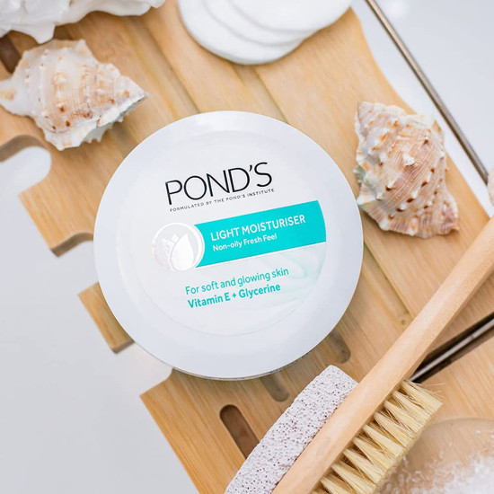 POND'S Light Moisturiser - Non-Oily with Vitamin E for Soft Skin