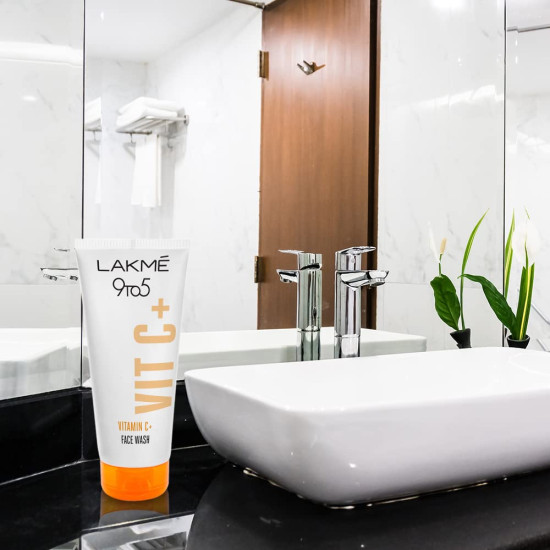 LAKMÉ 9To5 Vitamin C Facewash - Refresh & Glow