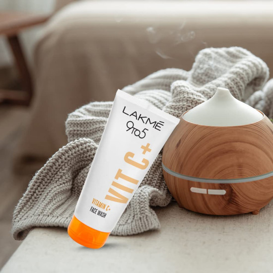 LAKMÉ 9To5 Vitamin C Facewash - Refresh & Glow
